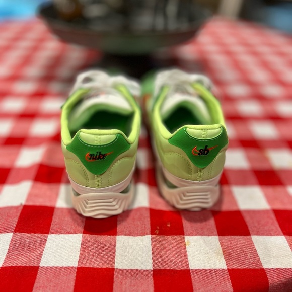 Men’s Nike BRSB Size 11 Limited Colorway Never worn - Picture 6 of 6